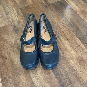 Women's Soft Walk Blue Leather Mary Jane Shoes Sz 7.5